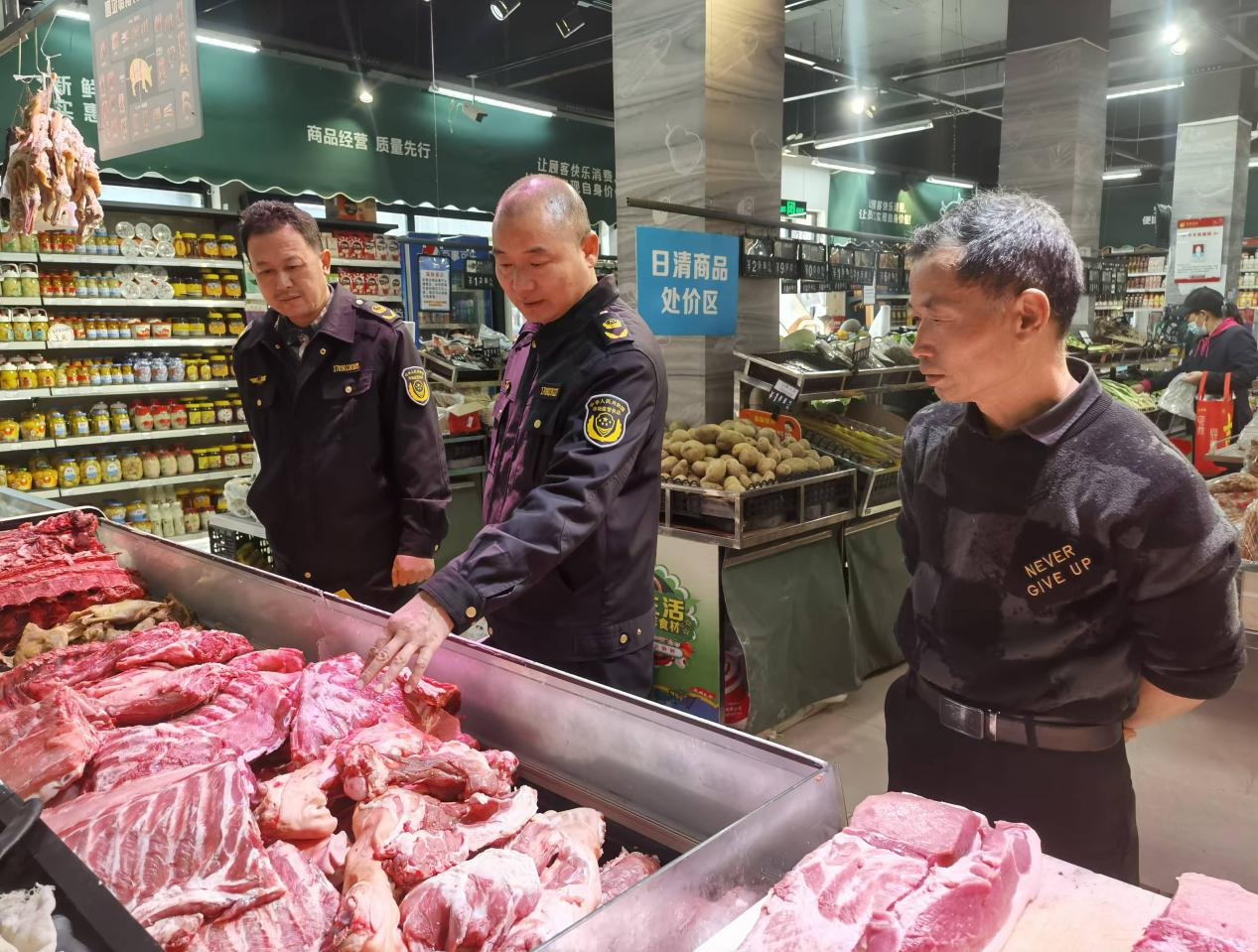 湖北省浠水縣市場監(jiān)管局開展肉類產(chǎn)品違法違規(guī)專項(xiàng)整治工作_2b5e16bdc0eb82b3d97a1016e3679a4.png_2e3167254f6446c39327219b8209e9b4.png