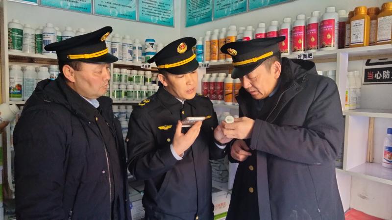 護航春耕：裕民縣市場監(jiān)督管理局開展農(nóng)資市場“保質(zhì)量、護春耕”聯(lián)合專項檢查_ _0fa754bd13a24141918d3ffed2f32eed.jpg