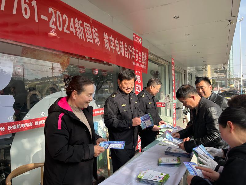安徽省亳州市譙城區(qū)市場(chǎng)監(jiān)管局：開展電動(dòng)自行車新國標(biāo)宣傳活動(dòng)_微信圖片_20250313091529.jpg_d09ba160e317413db61f39095df9d058.jpg